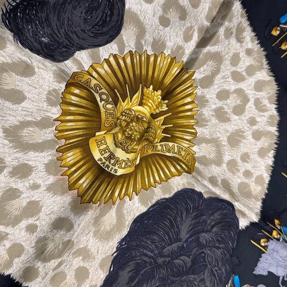 Vintage Hermes "Casques et Plumets" Silk Scarf Carre 90, by Julie Abadie in 1989 - Picture 7 of 8